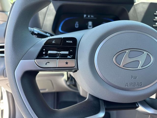 2025 Hyundai Elantra SE - Photo 17