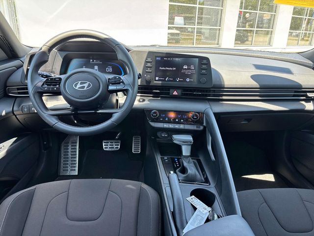 2025 Hyundai Elantra SEL - Photo 12