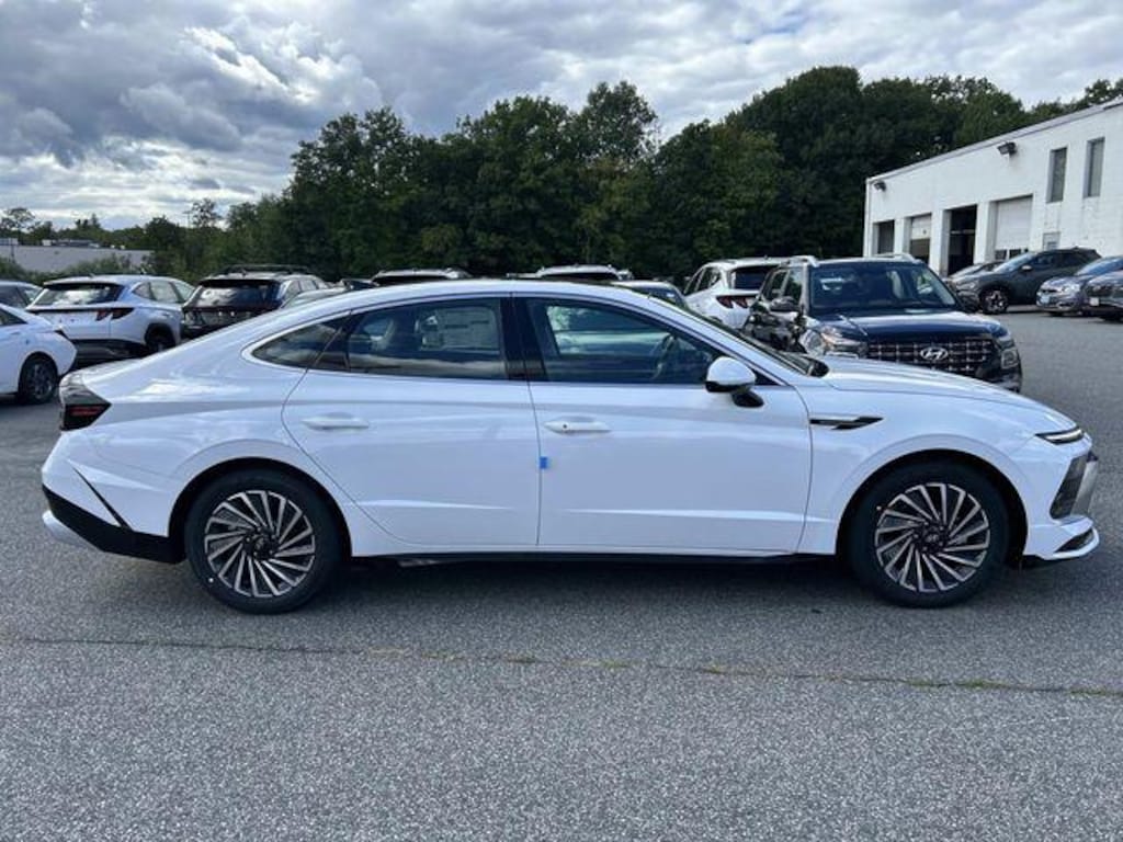 New 2026 Hyundai Sonata Hybrid SEL Sedan