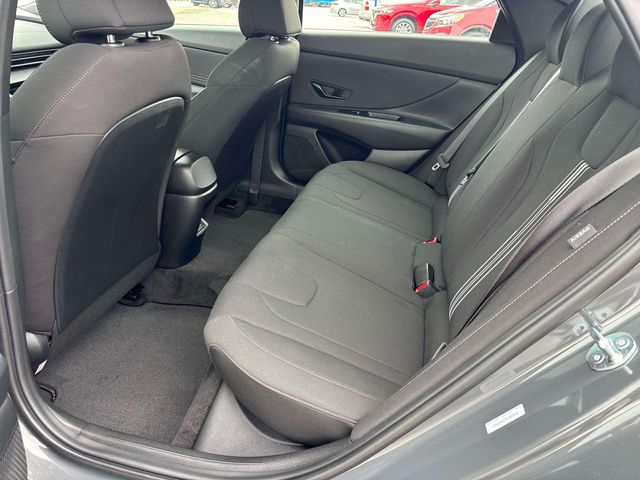 2025 Hyundai Elantra SEL - Photo 11