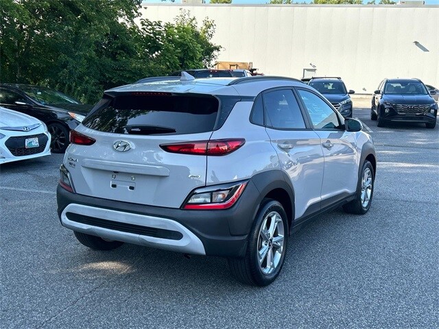 2022 Hyundai Kona SEL photo 2