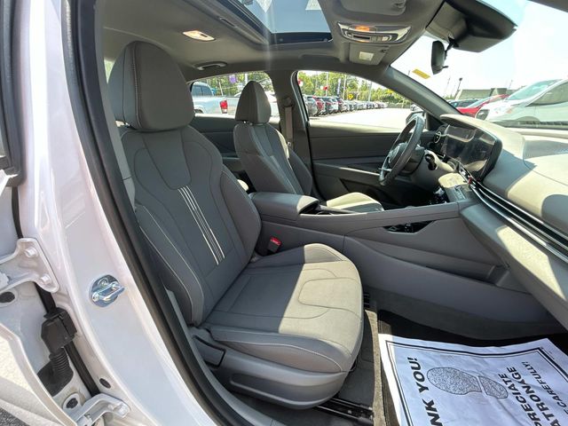2024 Hyundai Elantra SEL - Photo 17