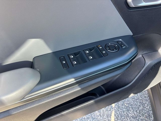 2025 Kia K4 LXS - Photo 16