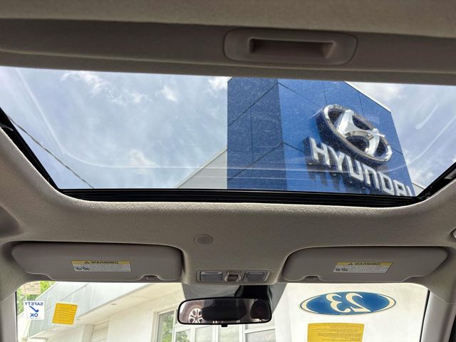 2023 Hyundai Venue SEL - Photo 13