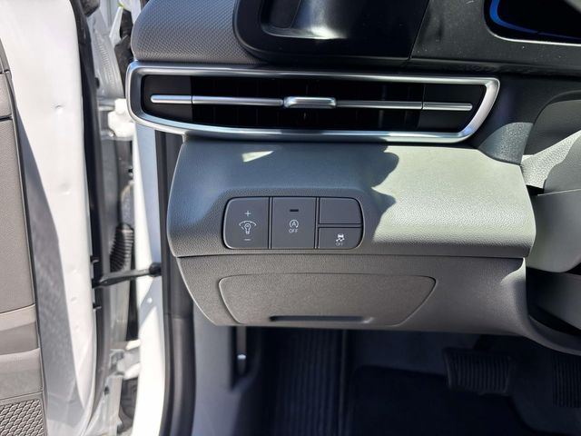 2025 Hyundai Elantra SE - Photo 16