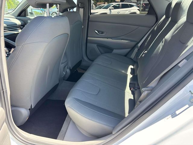 2025 Hyundai Elantra SE - Photo 13
