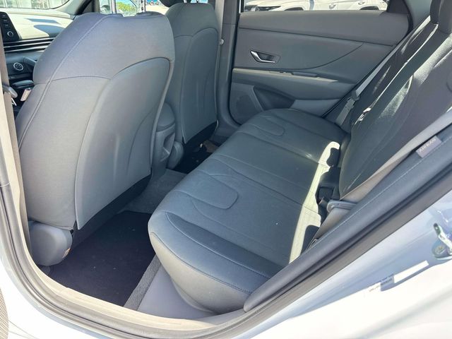 2025 Hyundai Elantra SE - Photo 10