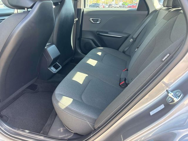 2025 Kia K4 LXS - Photo 10