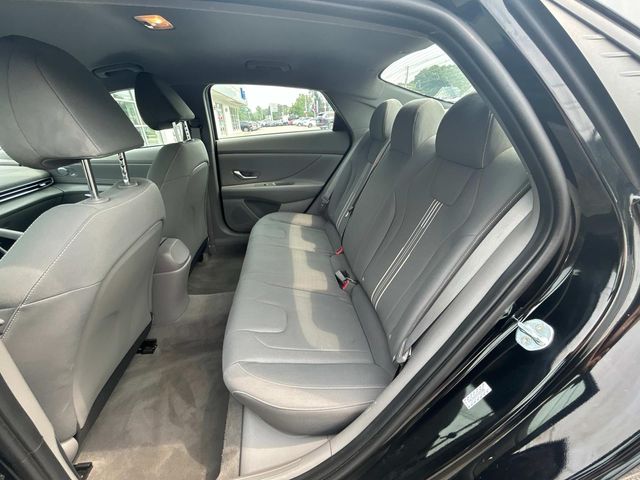 2023 Hyundai Elantra SEL - Photo 13