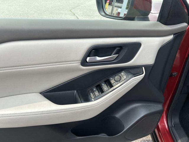 2024 Nissan Rogue SV - Photo 13