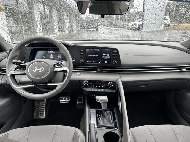 2025 Hyundai Elantra SEL - Photo 18