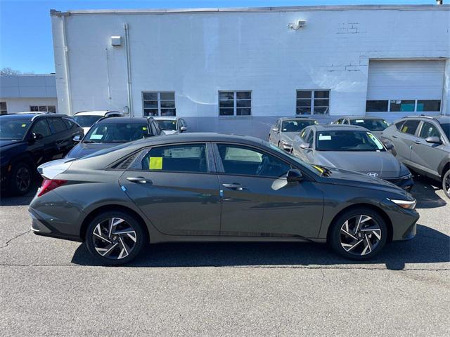 2025 Hyundai Elantra Hybrid SEL Sport photo 2