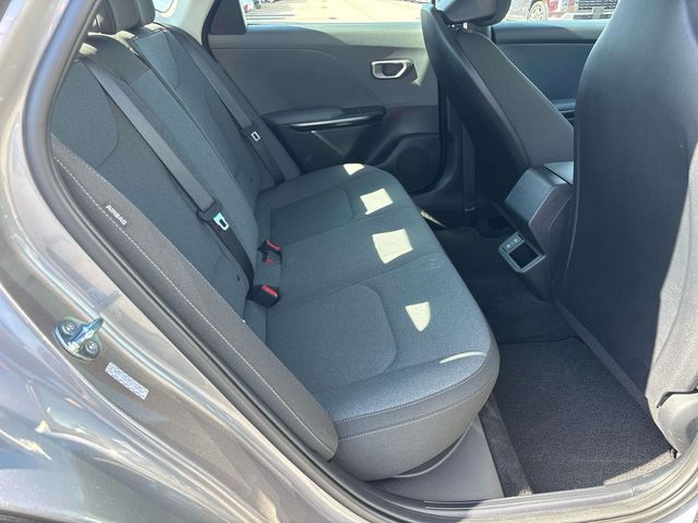 2025 Kia K4 LXS - Photo 14