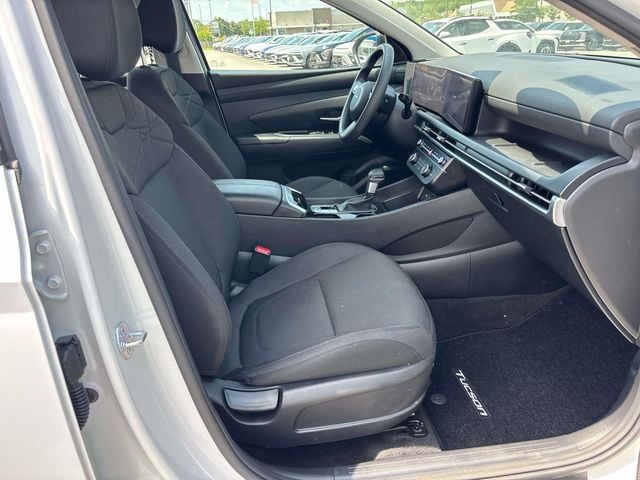 2025 Hyundai Tucson SE - Photo 15