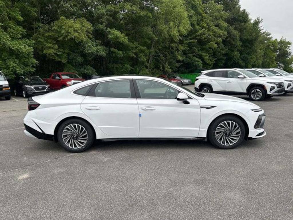 New 2026 Hyundai Sonata Hybrid SEL Sedan