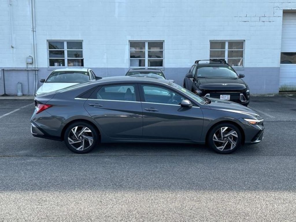 Certified 2025 Hyundai Elantra SEL Convenience Sedan