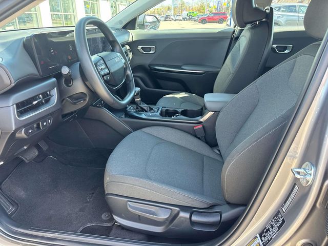 2025 Kia K4 LXS - Photo 9