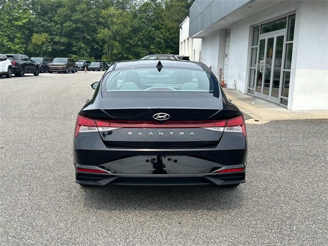 2023 Hyundai Elantra SEL photo 4
