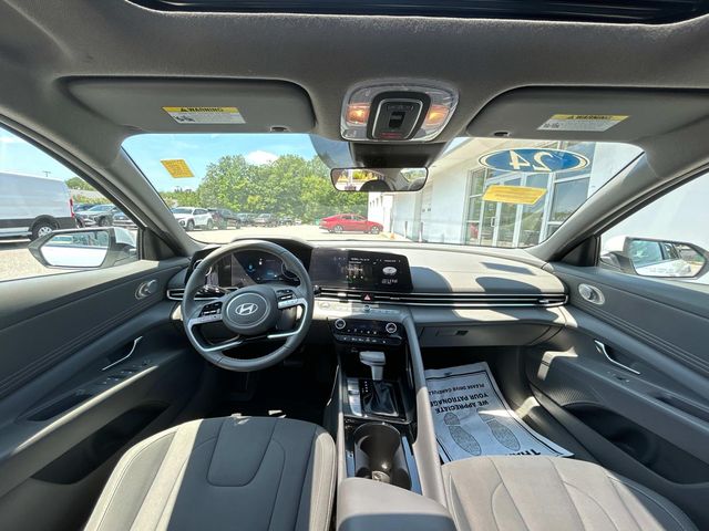 2024 Hyundai Elantra SEL - Photo 15