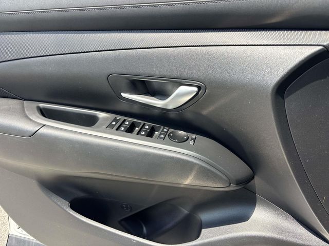 2025 Hyundai Tucson SE - Photo 16
