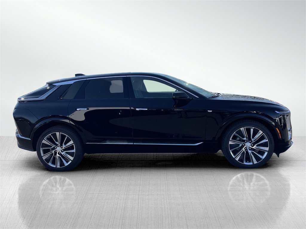 2025 Cadillac Lyriq Luxury photo 4