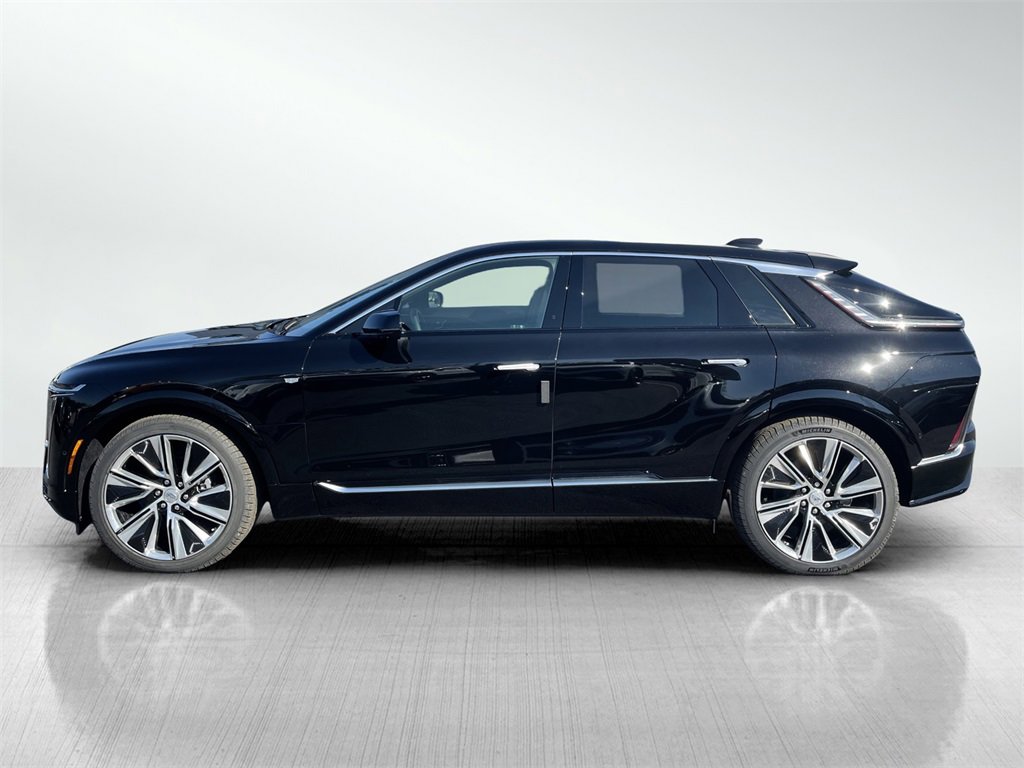 2025 Cadillac Lyriq Luxury photo 3