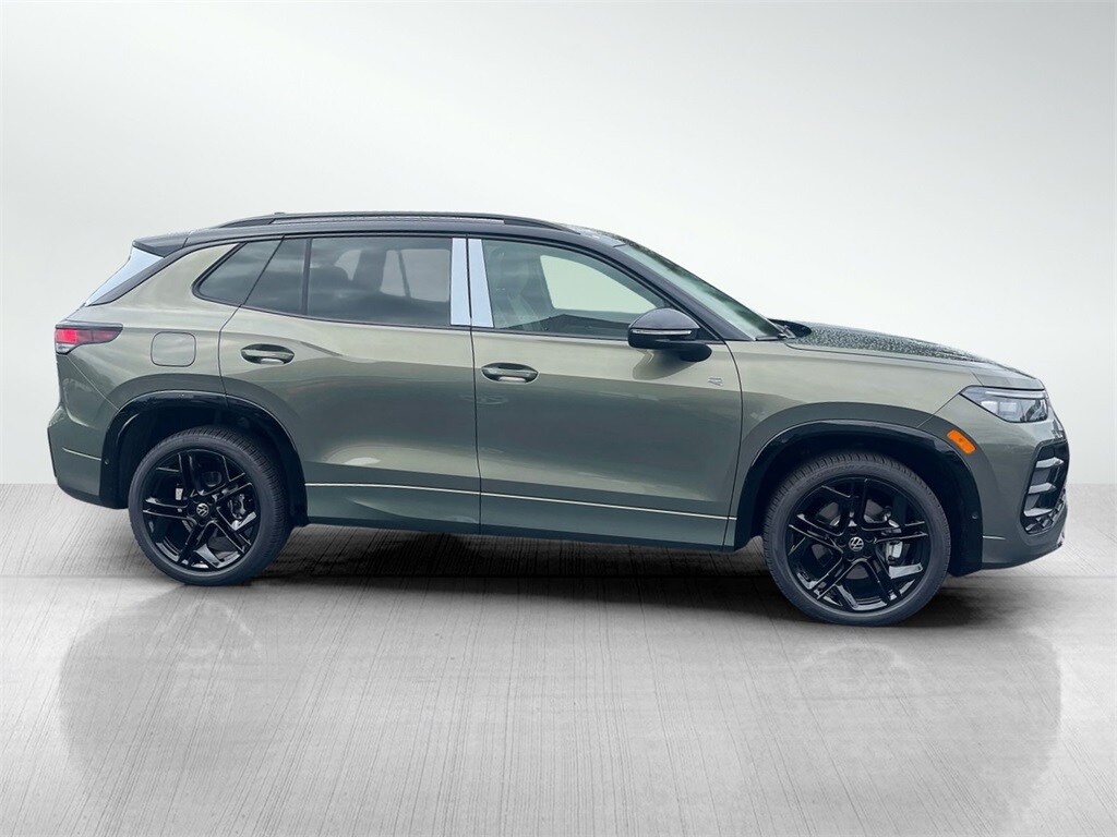 2025 Volkswagen Tiguan SE R-Line Black photo 3