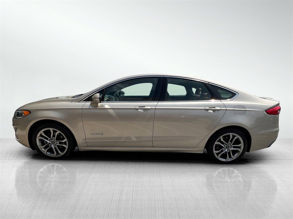 2019 Ford Fusion Hybrid Titanium photo 2