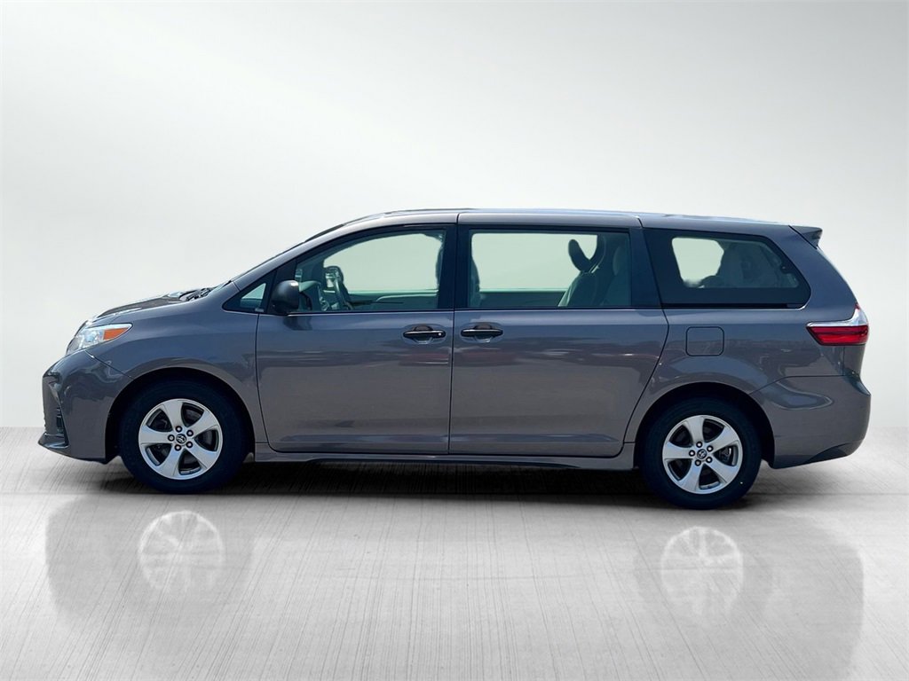 2018 Toyota Sienna L photo 3