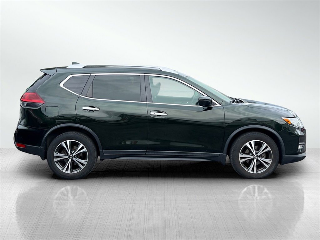 2019 Nissan Rogue SV photo 2