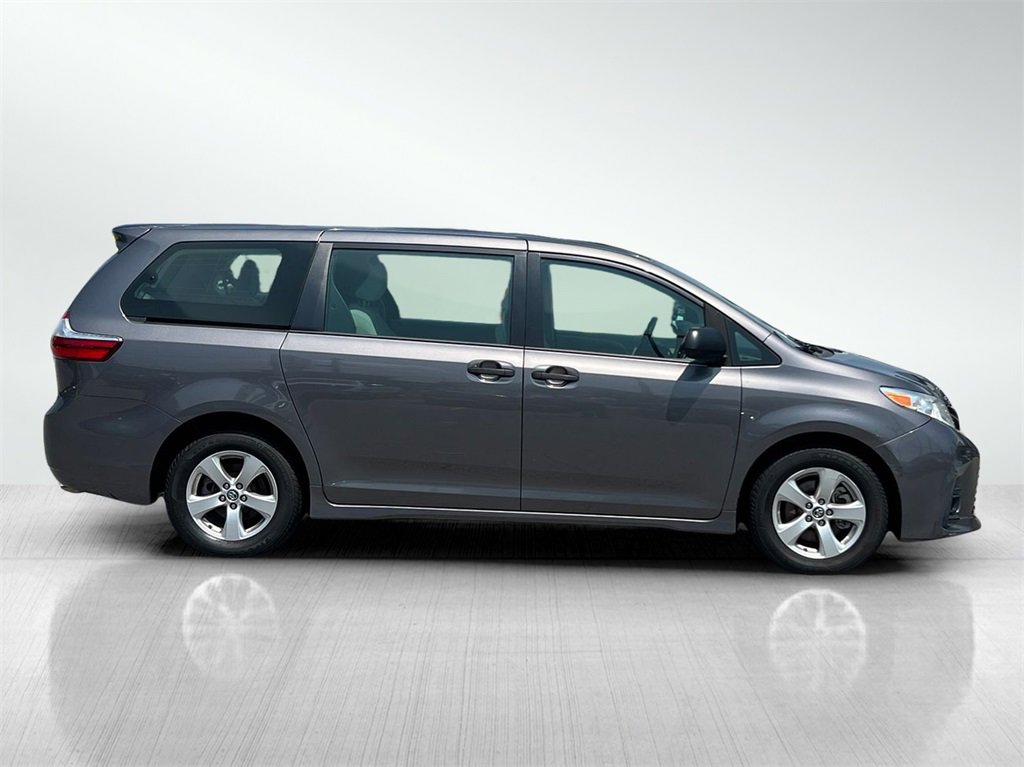 2018 Toyota Sienna L photo 4