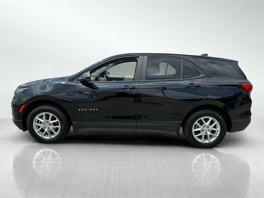 2023 Chevrolet Equinox LS photo 3