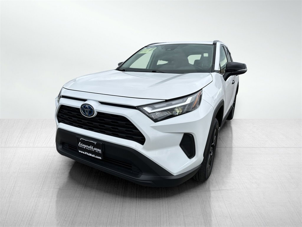 2024 Toyota RAV4 Hybrid XLE photo 2