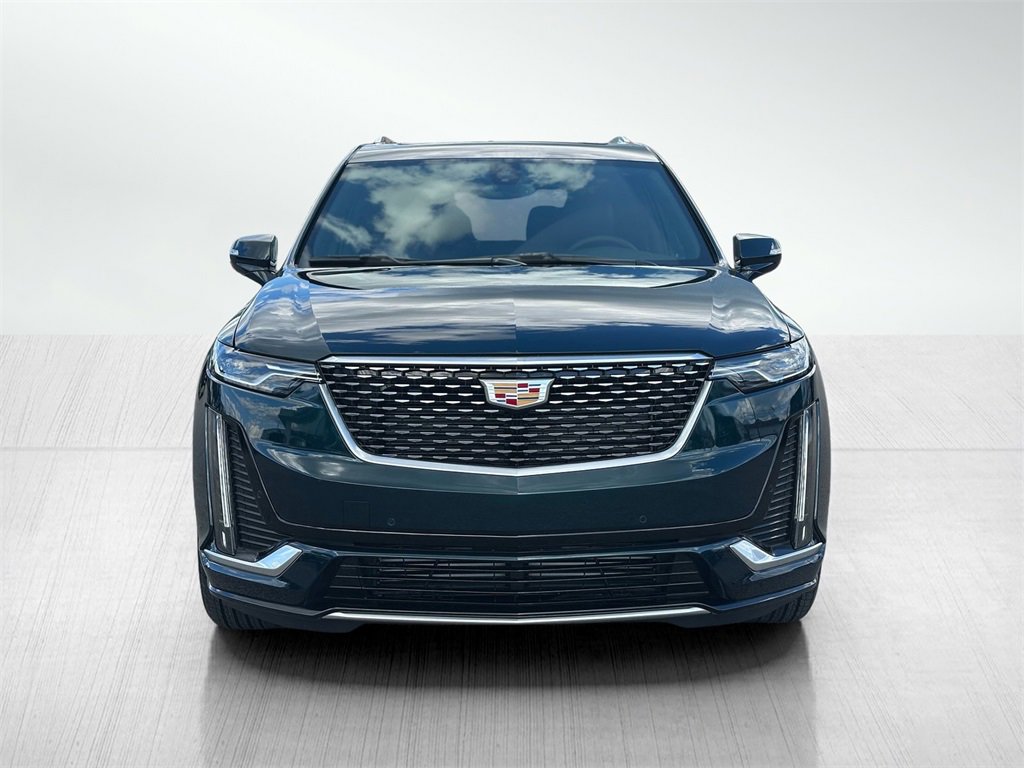 2025 Cadillac XT6 Luxury photo 3
