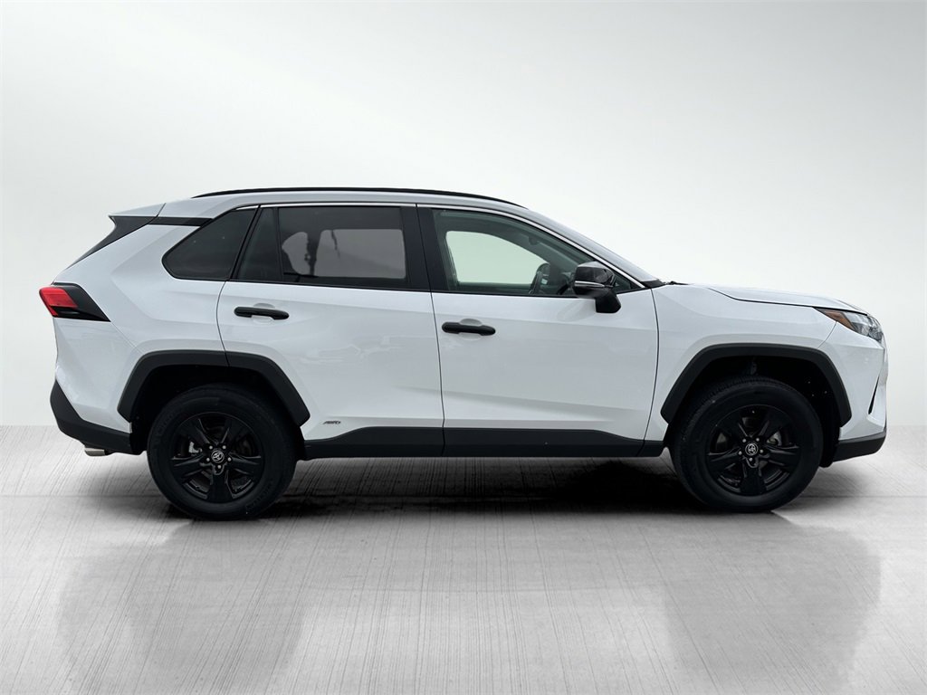 2024 Toyota RAV4 Hybrid XLE photo 3