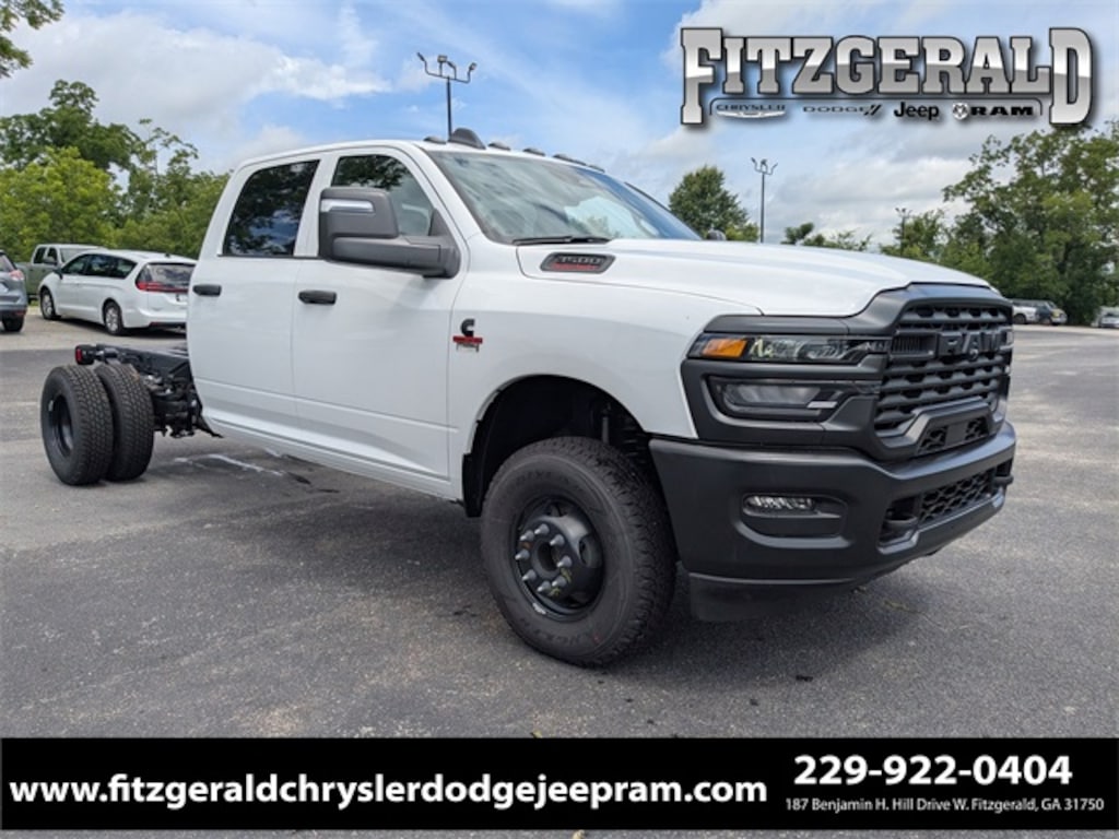 New 2025 Ram 3500 Chassis Cab 3500 TRADESMAN CREW CAB CHASSIS 4X4 60' CA Pickup