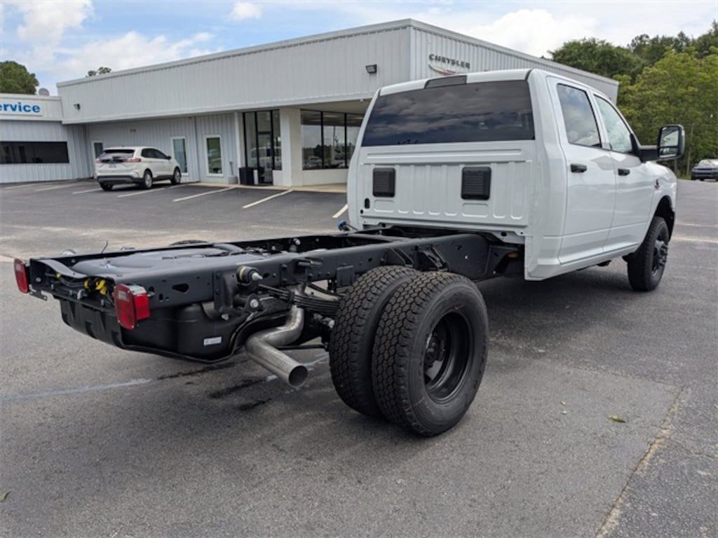 New 2025 Ram 3500 Chassis Cab 3500 TRADESMAN CREW CAB CHASSIS 4X4 60' CA Pickup