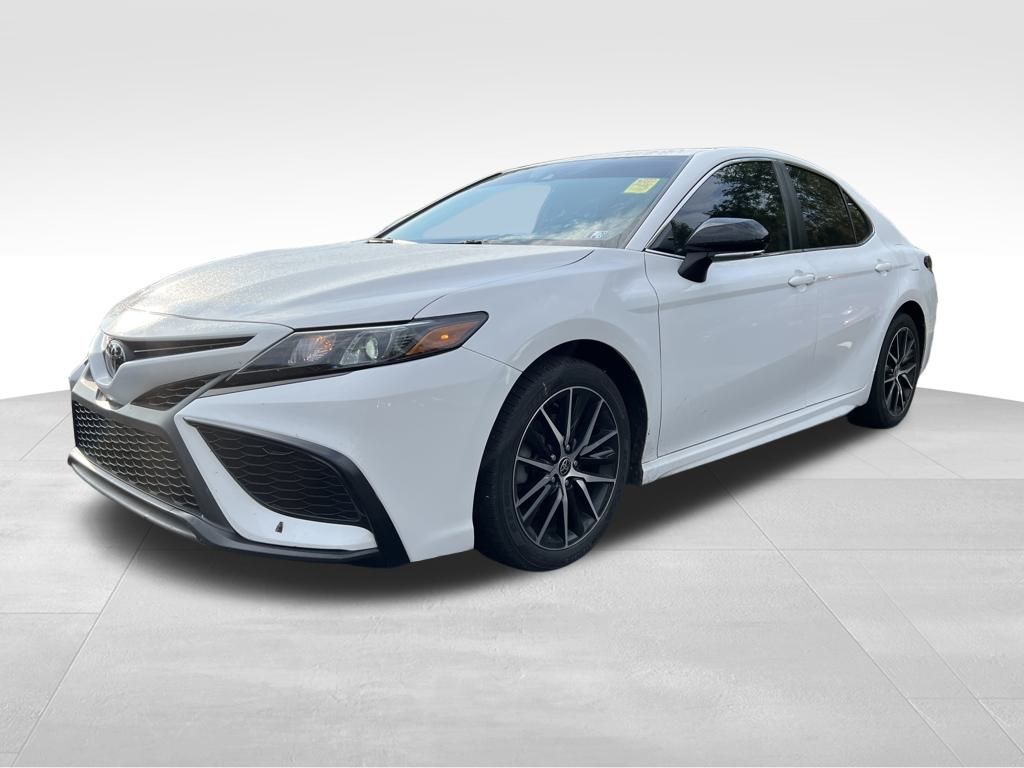 2022 Toyota Camry SE photo 3