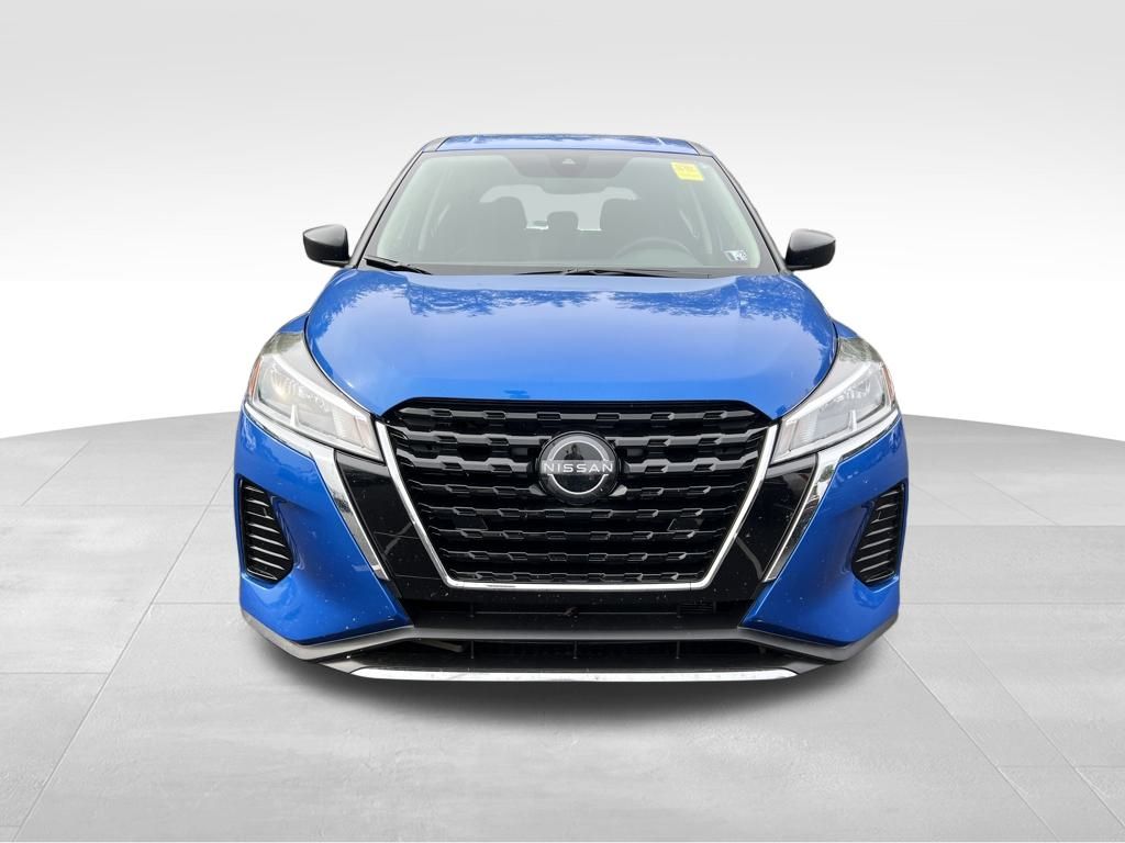 2025 Nissan Kicks Play S photo 2