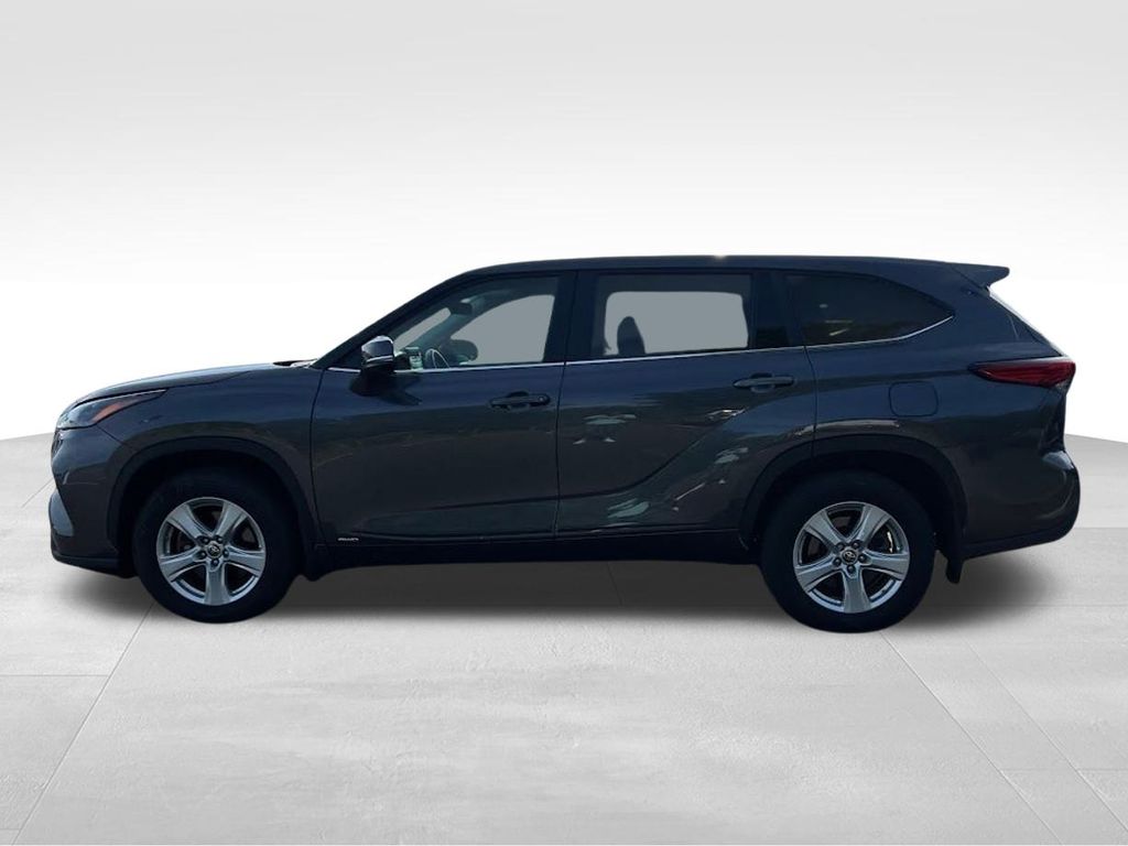 2023 Toyota Highlander Hybrid LE photo 3