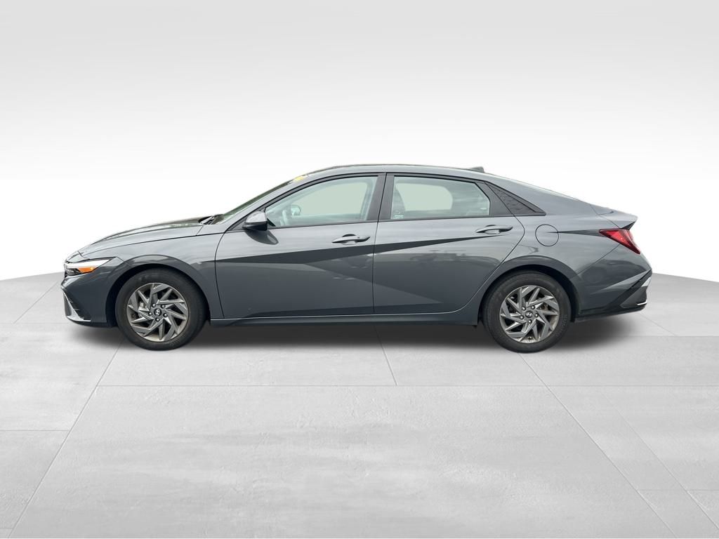 2024 Hyundai Elantra SEL photo 4