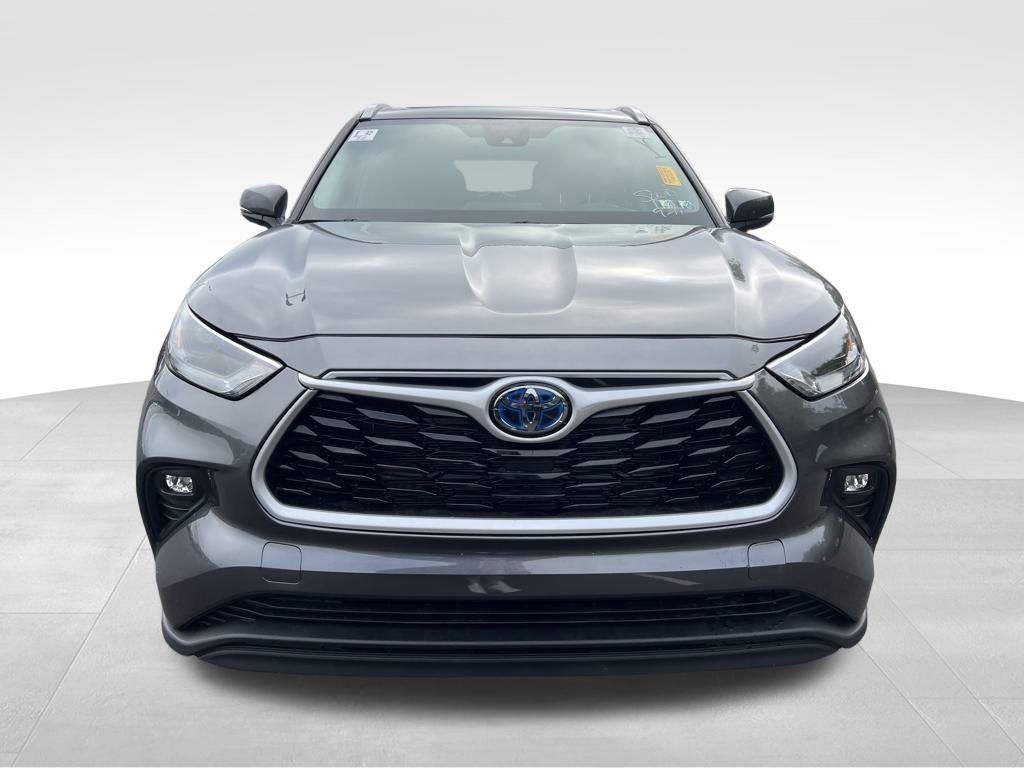 2022 Toyota Highlander Hybrid XLE photo 2