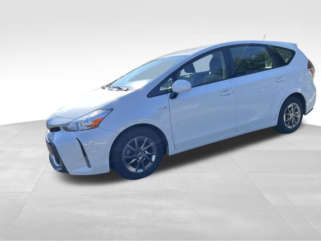 2017 Toyota Prius V Three photo 3