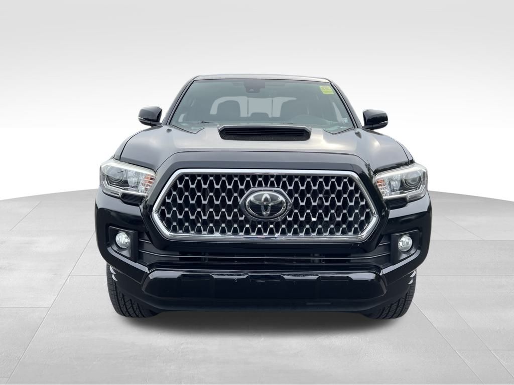 2019 Toyota Tacoma TRD Sport V6 photo 2