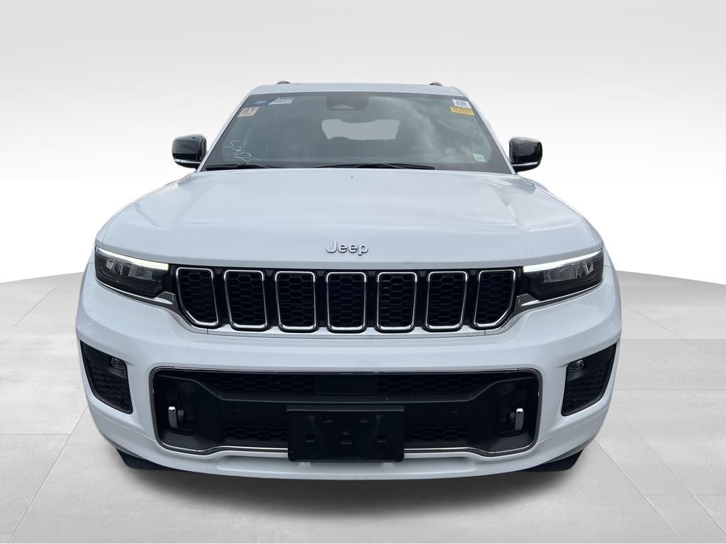 2023 Jeep Grand Cherokee Overland photo 2