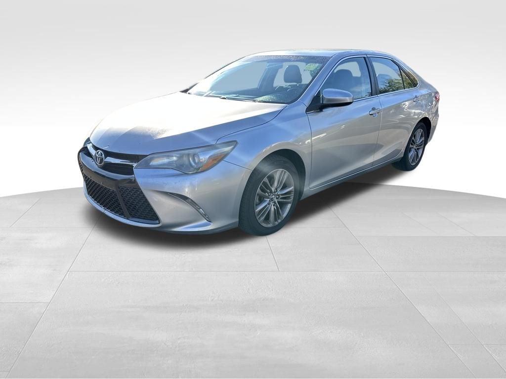 Used 2015 Toyota Camry SE Sedan