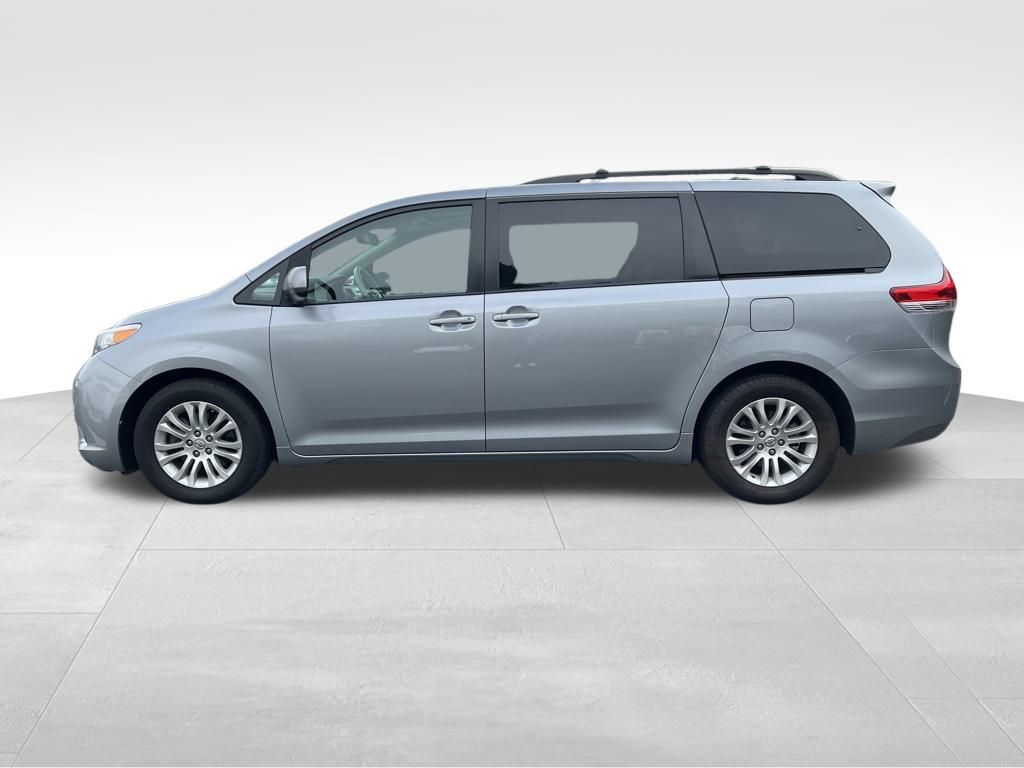 2014 Toyota Sienna XLE photo 4