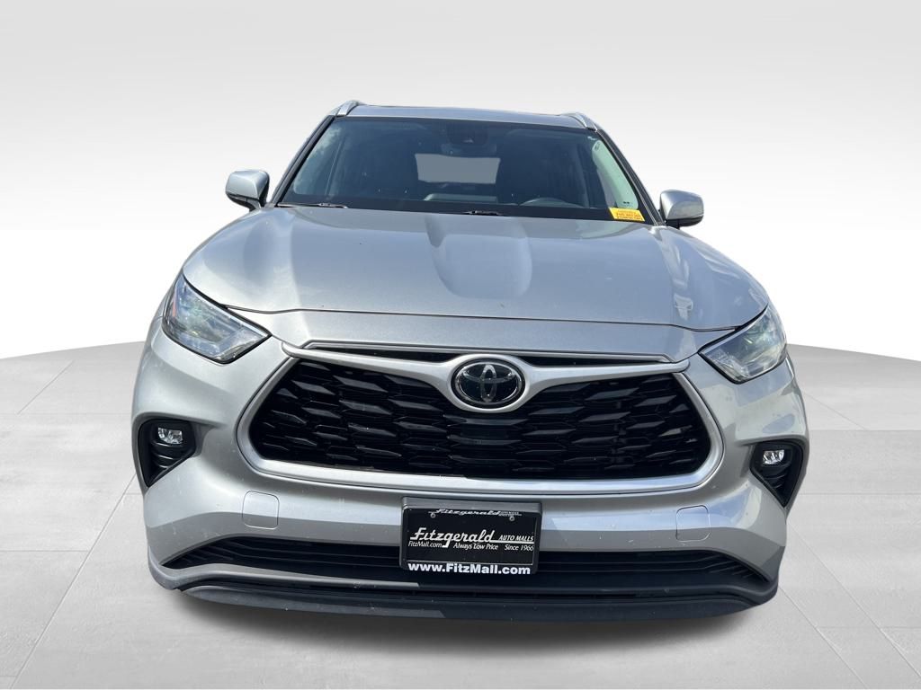 2024 Toyota Highlander XLE photo 2