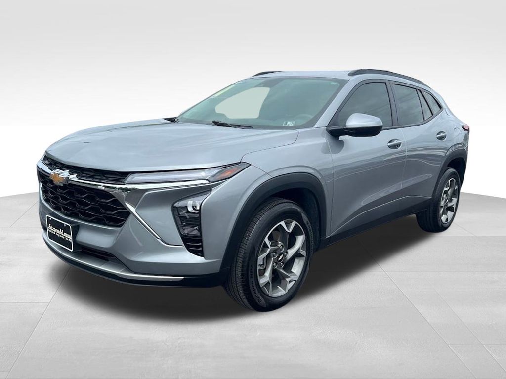 2024 Chevrolet Trax LT photo 2