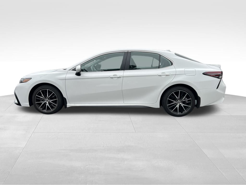 2023 Toyota Camry SE photo 4